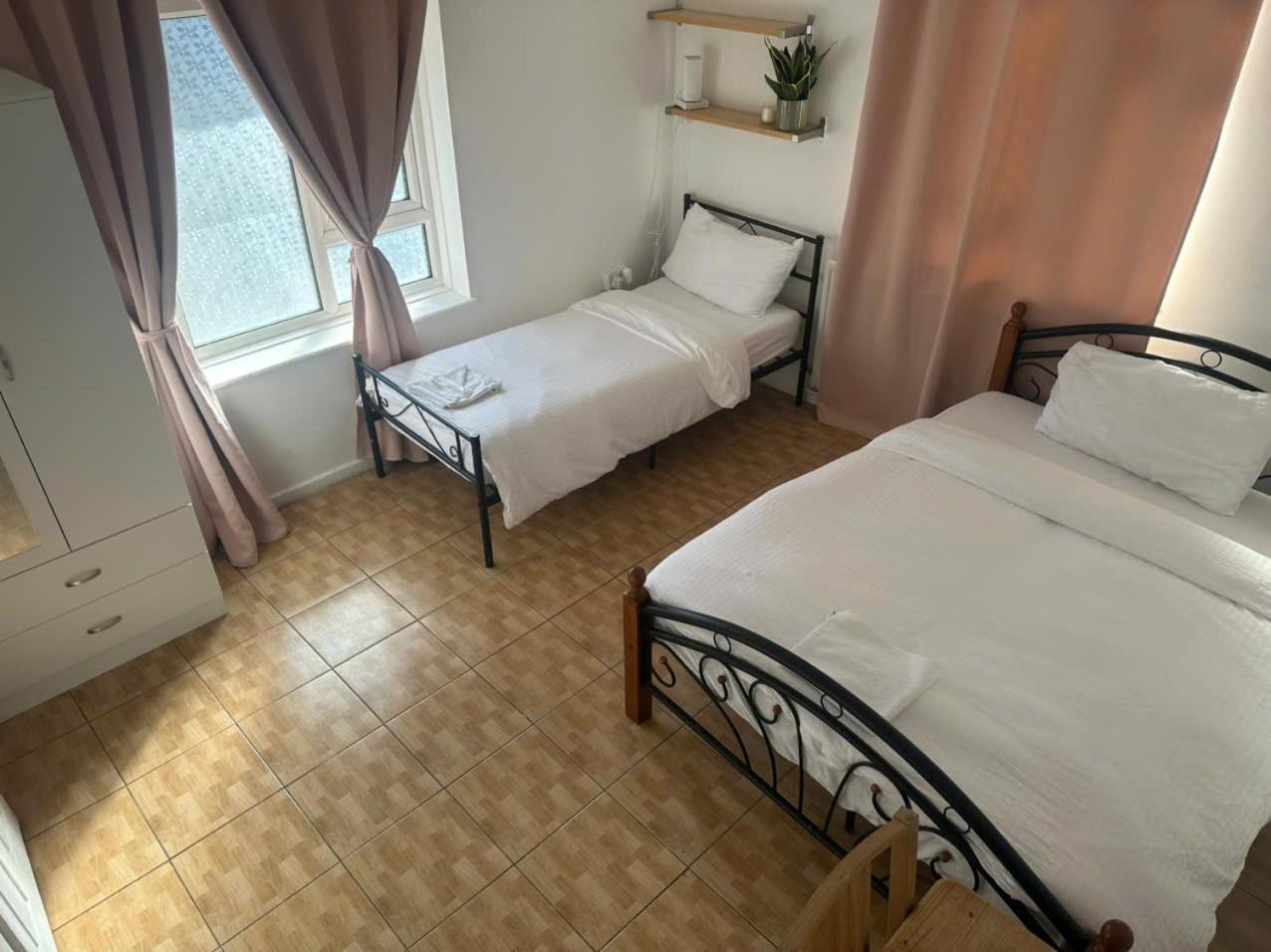 Tran Uk Homestay Londra Esterno foto